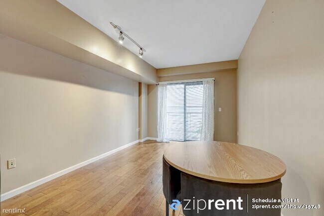 Foto del edificio - 1 br, 1 bath Condo - 701 Columbia Street, ...