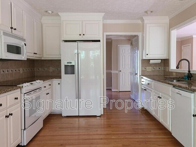 Foto del edificio - 112 Elm Lake Way