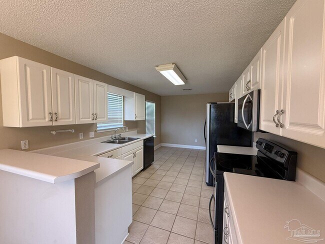 Building Photo - 1519 Sandcliff Dr