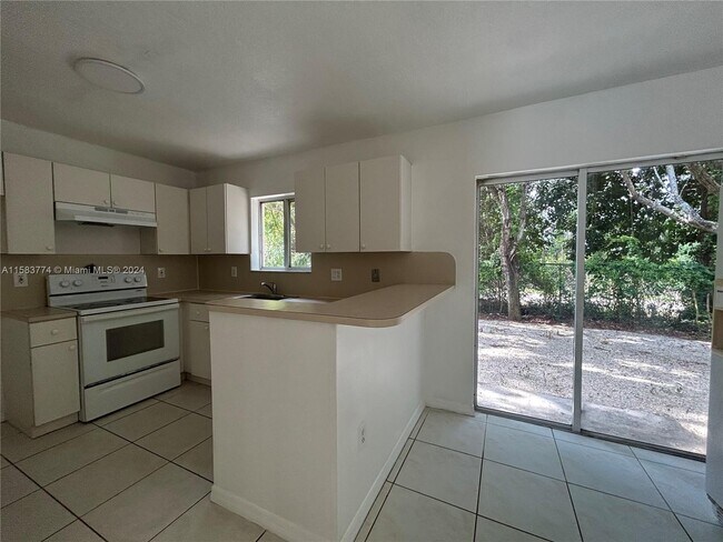 Building Photo - 1270 SE 31st Ct