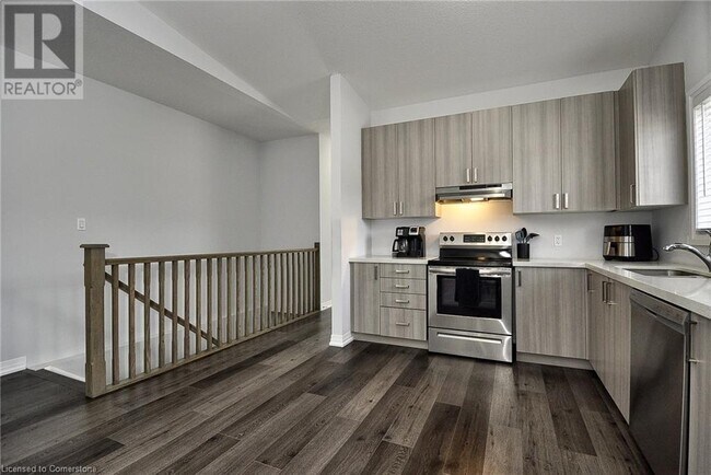 Building Photo - 550 Grey St