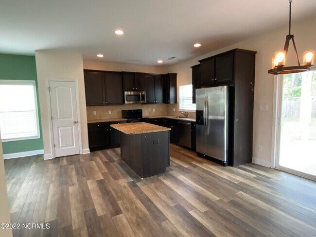 Building Photo - 211 Admiral Ct