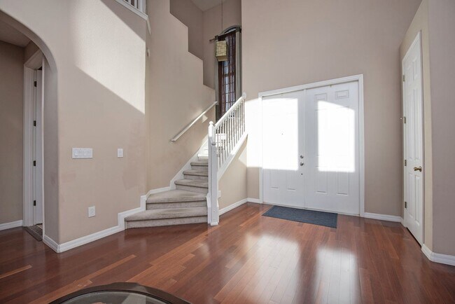 Foto del edificio - Large, Executive style 3/2.5 Lakefront/POOL Home in East Park of Lake Nona
