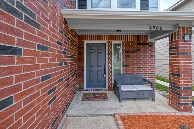 Building Photo - 6906 Anson Point Ln