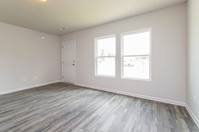 Building Photo - 2208 Cotton Dr