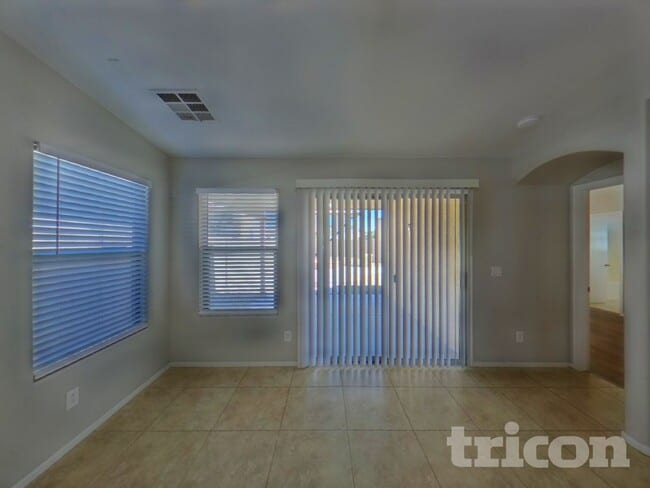 Foto del edificio - 45310 W Norris Rd