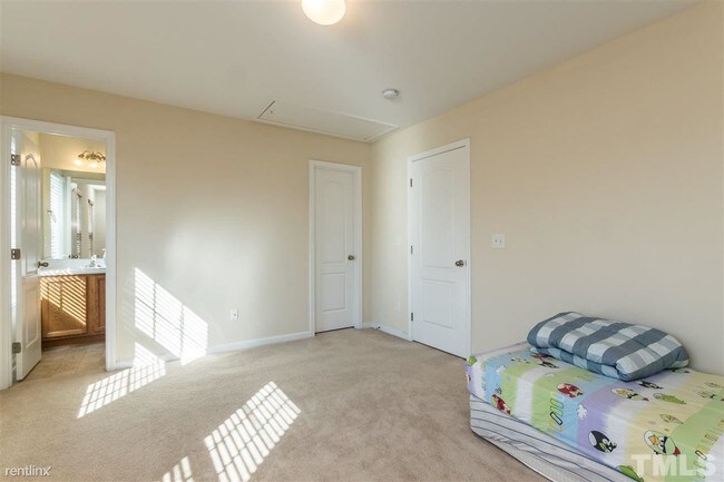 Building Photo - 2 br, 2.5 bath  - 3111 Manhasset Ln
