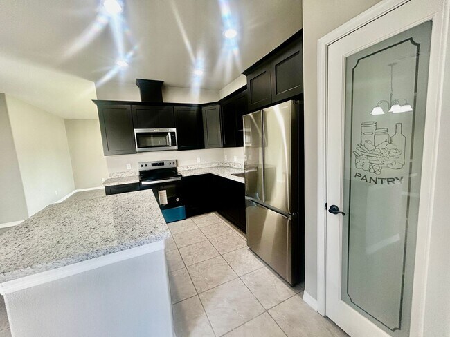 Foto del edificio - Brand-New 3-Bedroom Home in La Vida Subdivision-Modern Living with Upgrades Throughout!