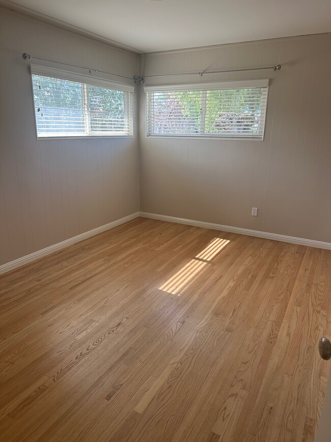 bedroom - 1054 Brady Ln