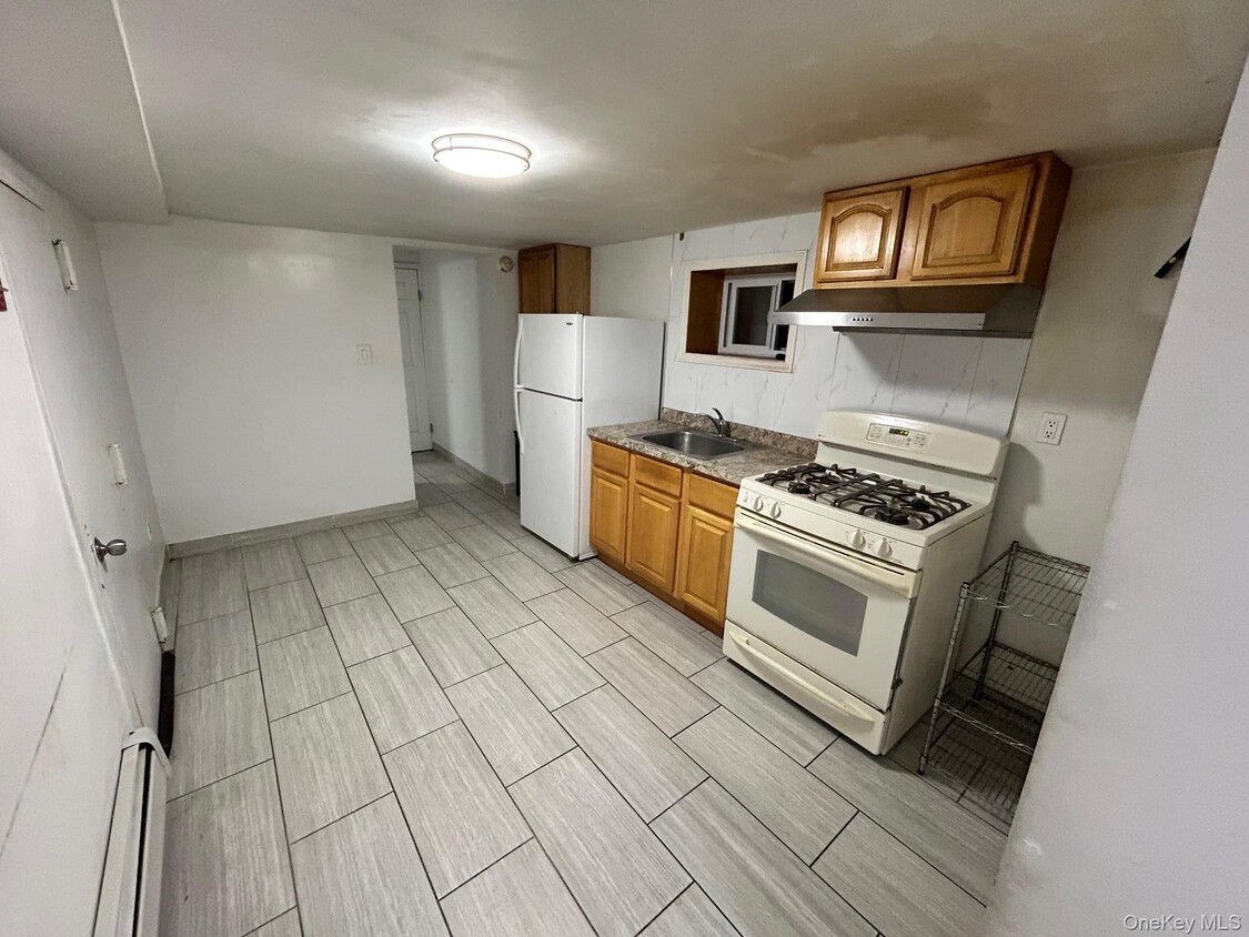 Foto principal - 33-15 97th St