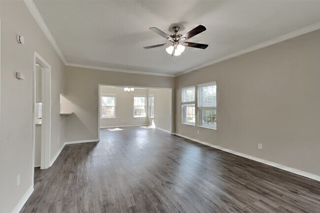 Foto del edificio - 5511 Pipingwood Dr