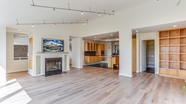 Building Photo - 5bd/5ba Mercer Island Home
