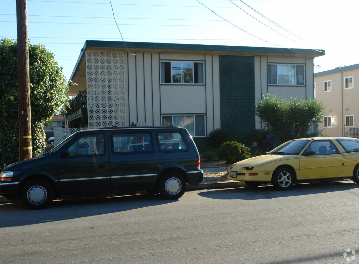 Building Photo - 671 Iris Ave