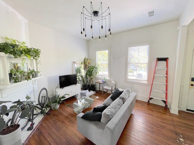 Foto del edificio - 2 BED | 2 BATH | DOWNTOWN | DIXON PARK