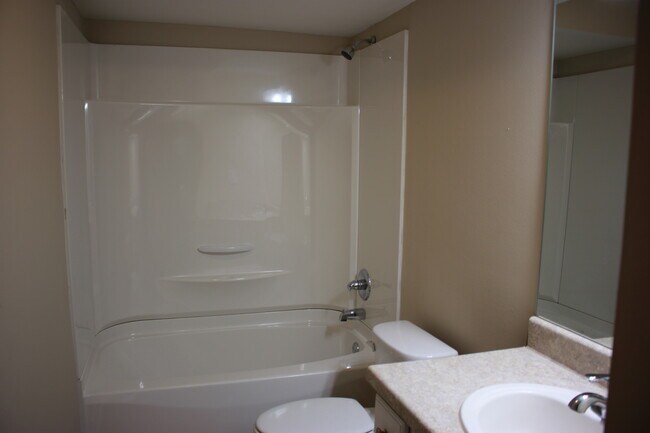 Building Photo - 6254-6256 Bellaire Dr