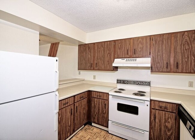 Building Photo - 2 Bed I Bath Apartment