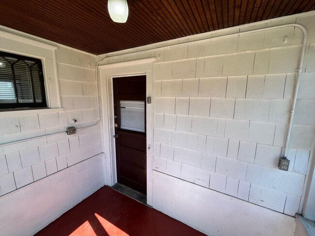 Foto del edificio - Fantastic 2 Bed 1 Bath Single Family Home in St. Paul! View and Get Approved TODAY!