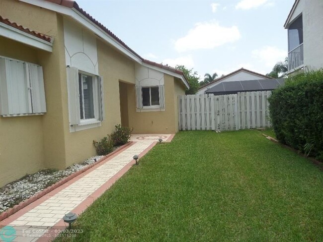 Foto del edificio - 2003 NW 178th Way