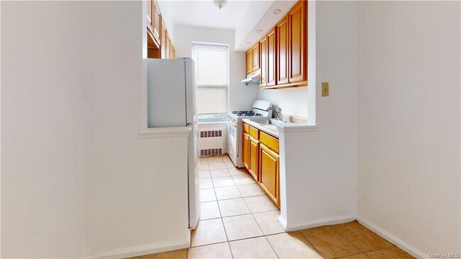 Foto del edificio - 105-37-105-64 64th Ave