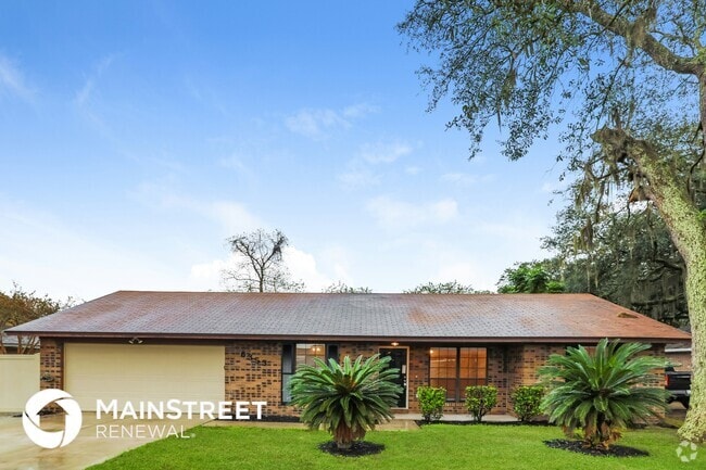 Building Photo - 6353 Tree Top Cir W