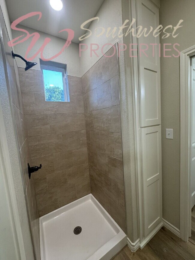 Foto del edificio - New 4BR/2.5BA Home – Perfect for Roommates, Walk to Campus!