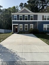 Building Photo - 315 Currant Cir