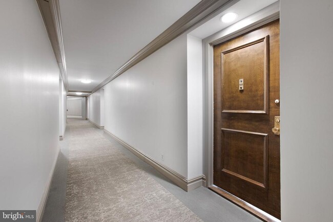 Foto del edificio - 5225 Pooks Hill Rd