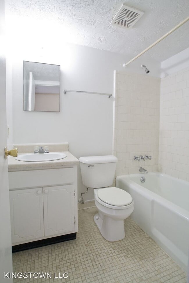 Building Photo - 1 br, 1 bath Apartment - 1901 Kingstown Drive