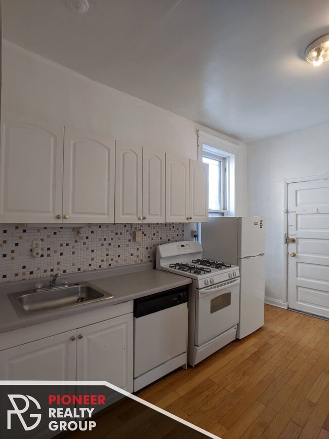 Building Photo - 3544 N Halsted St