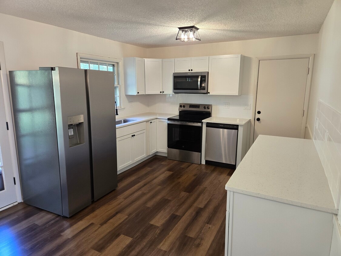 Foto principal - 7922 W 92nd St