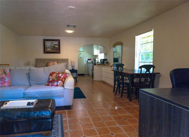 Building Photo - 271 NE 154th St