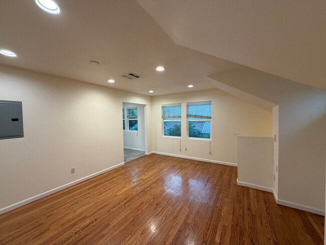 Foto del edificio - 1630Lynd