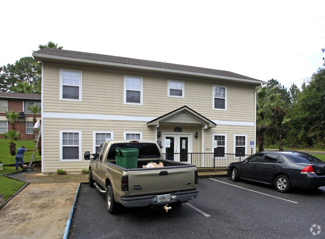 Building Photo - Gadsden Arms Apartments