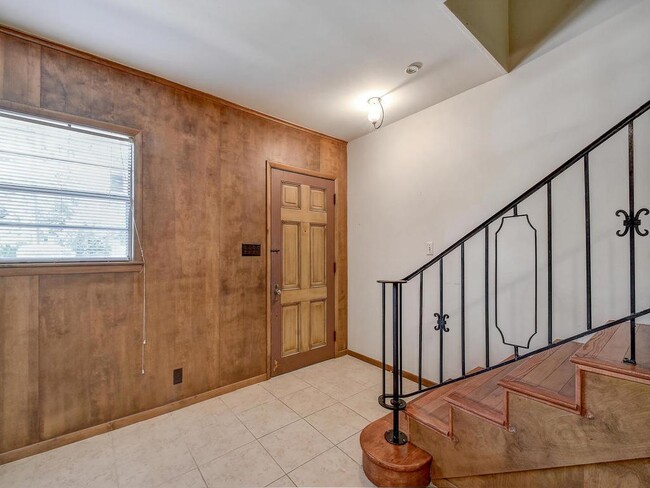 Building Photo - 206 Park Ln