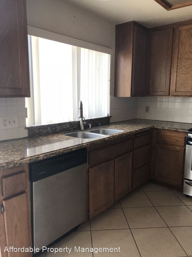 Building Photo - 3 br, 3 bath House - 1325 Memphis Court