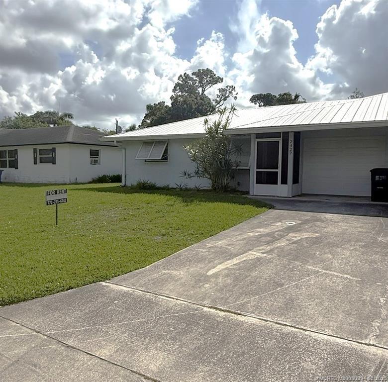 Foto principal - 2427 NW Holiday Ct