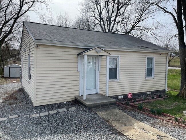 Building Photo - 2 BED 1 BATH HOME