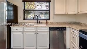 Building Photo - 4 br, 2.5 bath Townhome - 8980 Palm Tree Ln