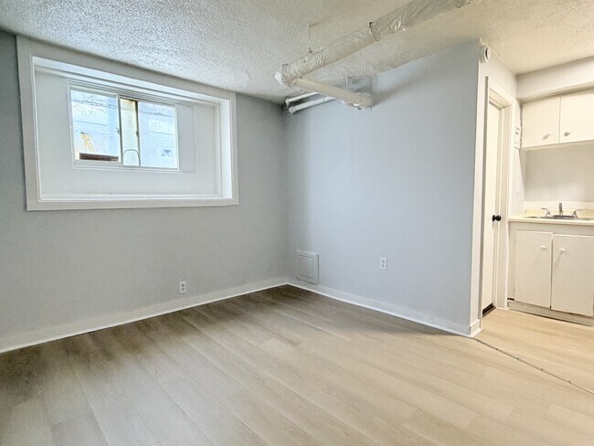 Photo du bâtiment - 1441 Wyandotte St E