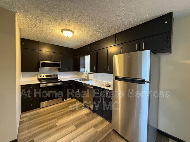 Foto del edificio - 1245 N Drury Ave