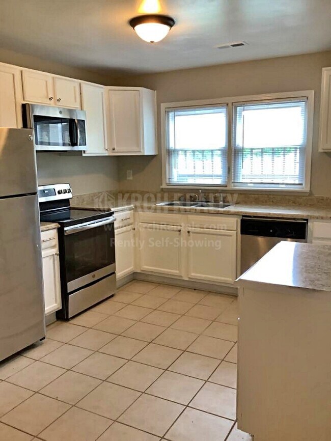 Building Photo - Beautiful 4 bedroom, 2.5 bathroom home!!