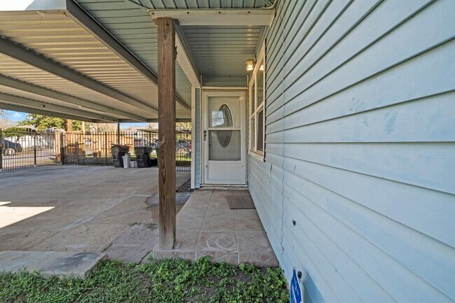 Building Photo - 9716 Edgeworth St