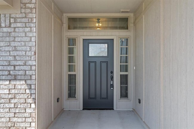 Building Photo - 13325 SW 8th St