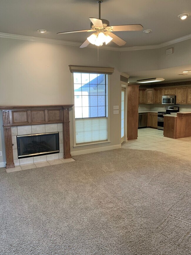 Foto del edificio - BEAUTIFUL HOME IN AZALEA GARDENS