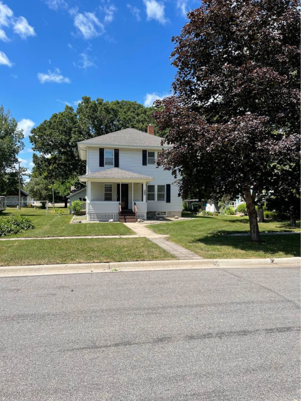 Foto principal - 240 3rd St E