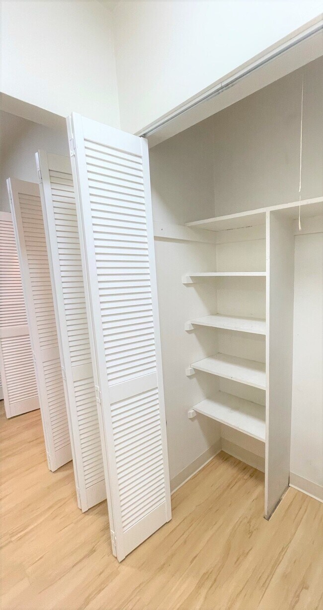 Foto del edificio - 6350 Forward Ave