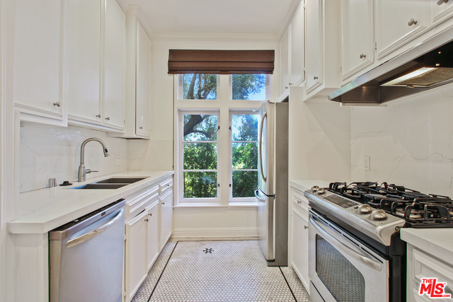 Building Photo - 1360 N Crescent Heights Blvd