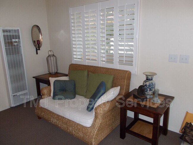 Foto del edificio - 115 Palomar Ave