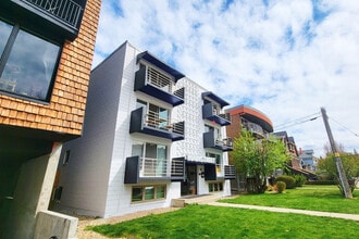 Building Photo - Mount Royal 17th Apartments