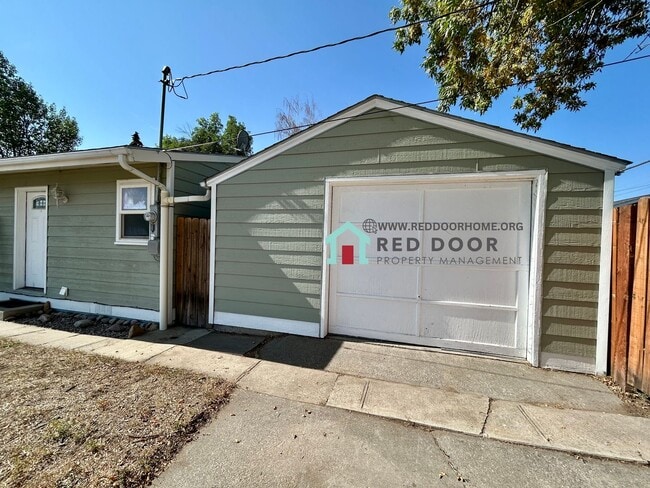 Building Photo - Charming 3-Bedroom, 2-Bathroom Single Fami...